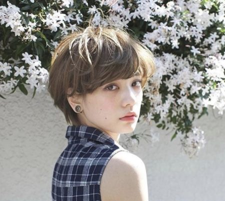 21年 ショートのパーマヘアスタイル 髪型 前髪あり 前髪なし ゆるふわ 強めくるくる 黒髪 Lala Magazine ララマガジン