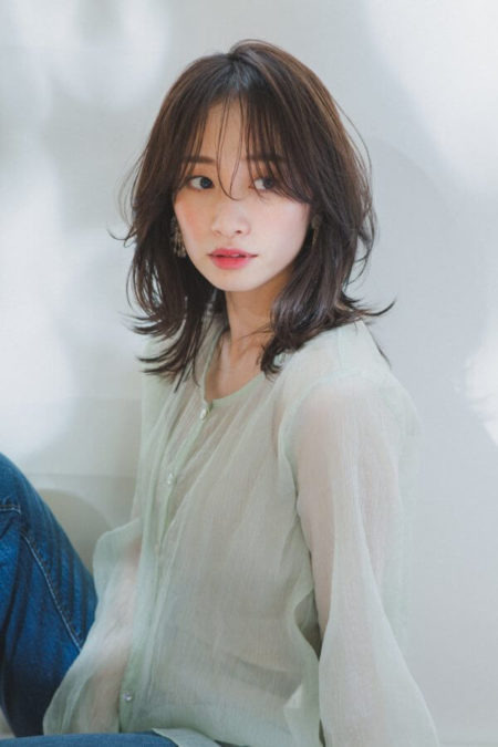 年 ミディアムのパーマヘアスタイル 髪型 ゆるふわ 強めくるくる 黒髪 前髪あり 前髪なし Lala Magazine ララマガジン