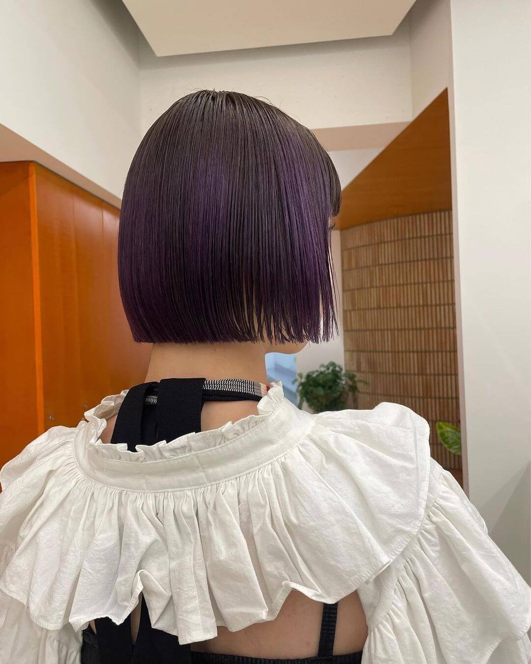 ヘアカラー紫の髪色・前下がりミニボブ