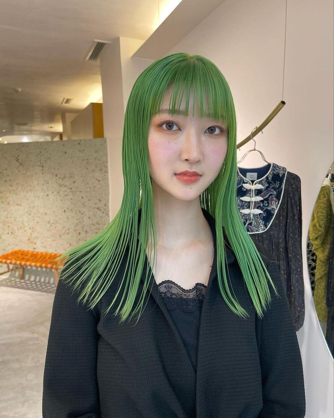 グリーン(緑)のヘアカラー髪色・ロングヘア