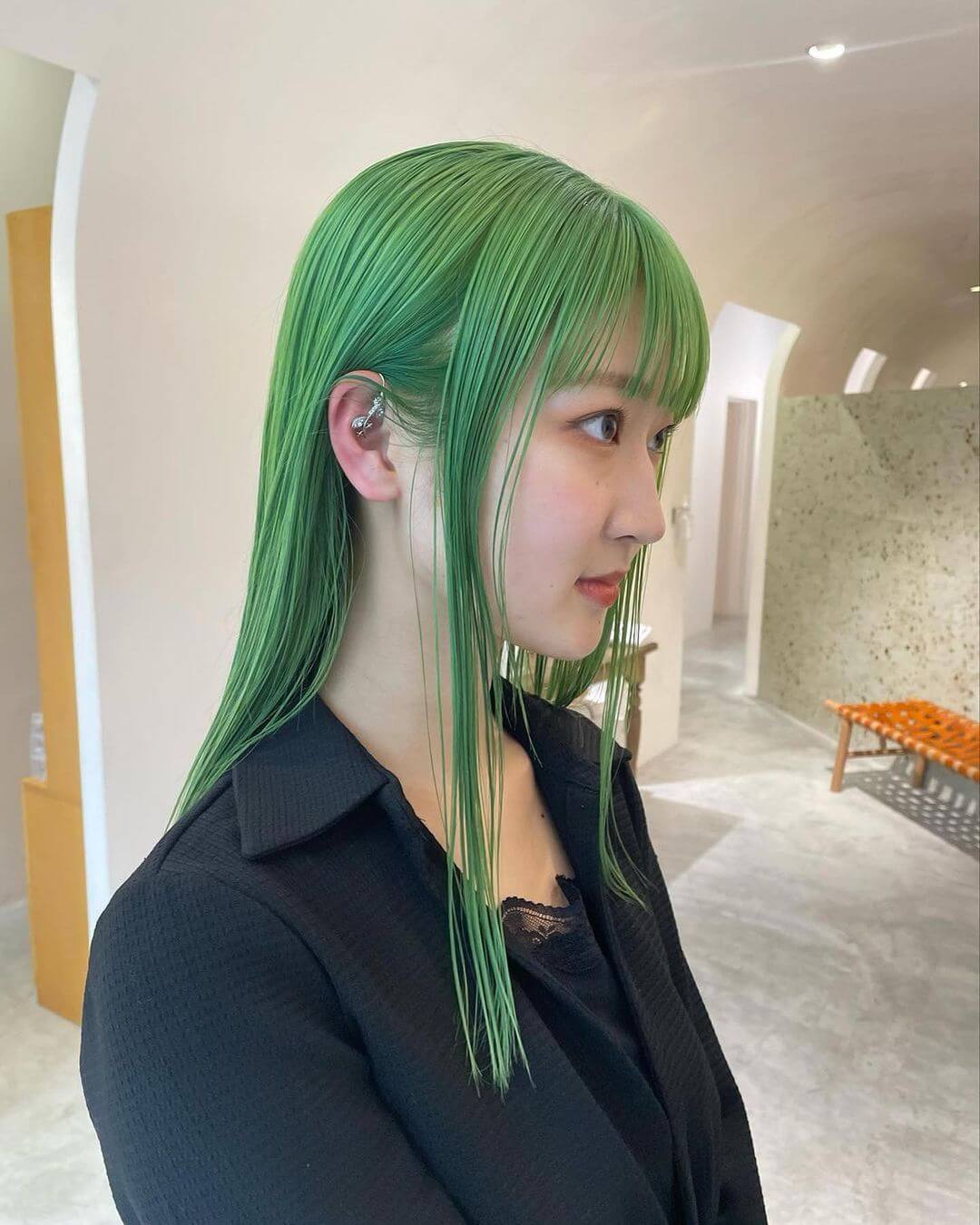 グリーン(緑)のヘアカラー髪色・ロングヘア