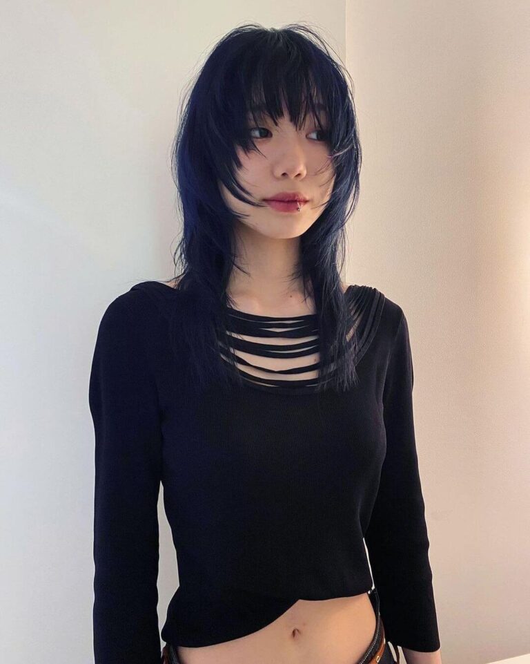 ネイビーのおすすめ髪色14選【ダークネイビー・ネイビーブルーのヘアカラーを厳選】- LALAヘアカタログ